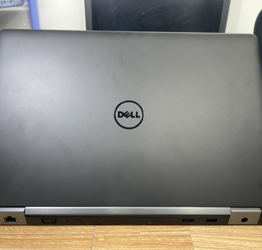 Dell Precision 3520 i5-7300HQ/8G/256GB/VGA/15.6 FHD