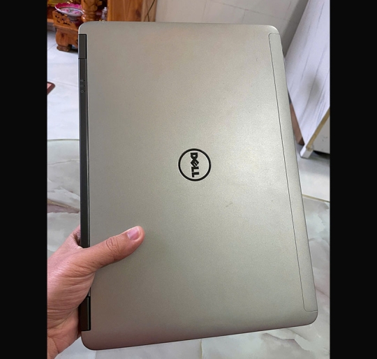 Dell Latitude 6440 i7-4610M / 8GB / SSD 128GB  + HDD 500GB / AMD 8690M 2GB / 14 HD