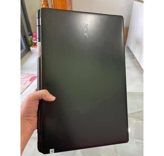 Acer Aspire E5-571 i3-4030U/4G/120G/15.6 HD