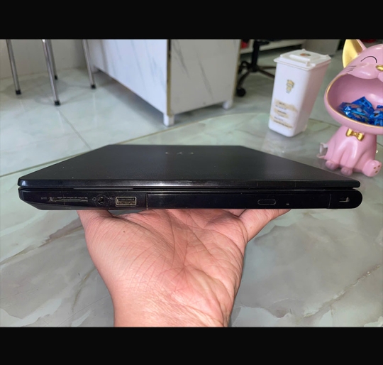 Dell Vostro 3478 i5-8250U/8GB/240GB/VGA AMD 2GB/14 HD