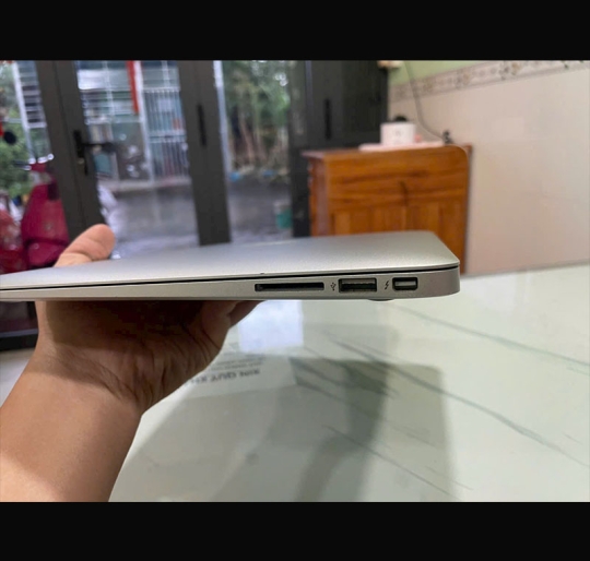 Macbook Air 2017 A1466 I5 / 8GB / 128GB / HD+