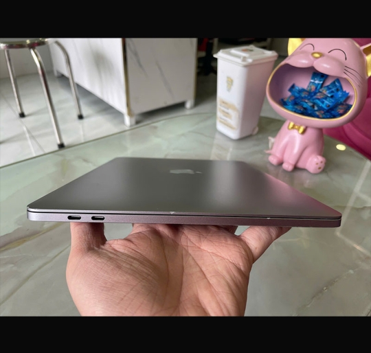 Macbook Pro M1 8GB 512GB FHD+