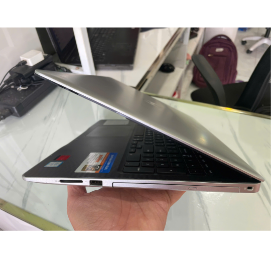 Dell Inspiron 3580 i5-8265U/8G/128+500G/VGA/15.6 FHD