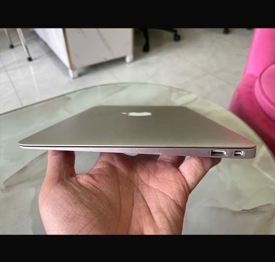 Macbook Air 2015 A1465 i5 / 4GB / 256GB / 11 HD