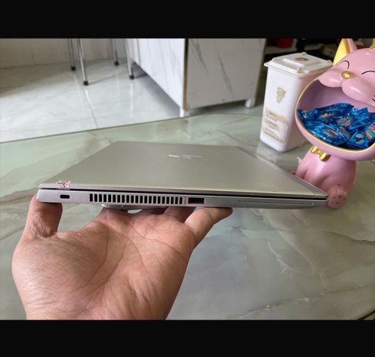 HP 830 G5 I3-8130U/8GB/256GB/13.3 FHD