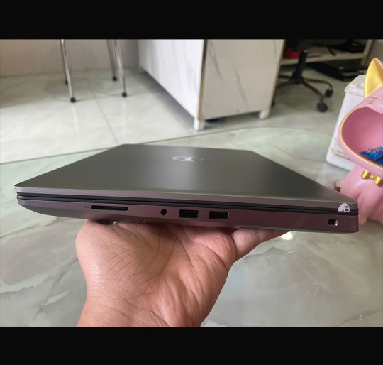 Dell Precision 7550 i7-10850H/16GB/512GB/T2000/15.6 FHD