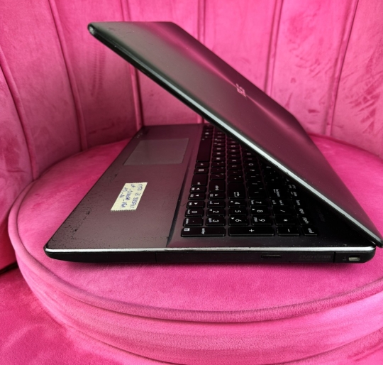 Asus X550C i5-3337U/4G/120G/15.6 HD/VGA