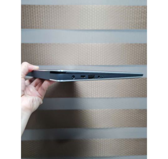 Dell XPS 9360 i5-7200U/8G/256G/FHD