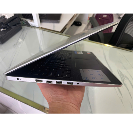 Dell Inspiron 3580 i5-8265U/8G/128+500G/VGA/15.6 FHD